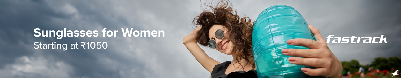 Women is wearing Fastrack sunglasses, and there’s an offer: "Buy 2 and get 25% off."